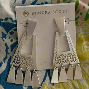 KENDRA SCOTT HAMMERED SILVER EARRINGS